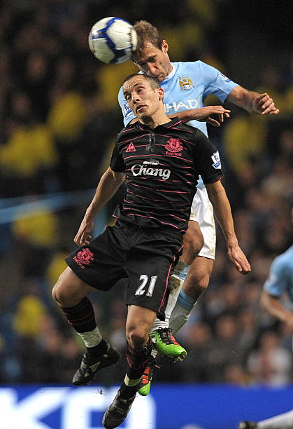 他的缺席不 他的缺席不