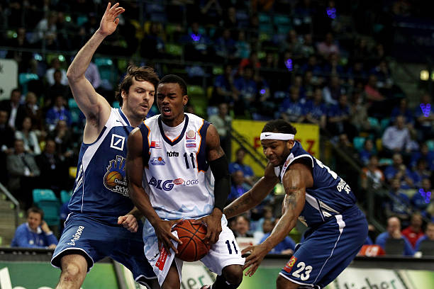 伍在高度紧 伍在高度紧